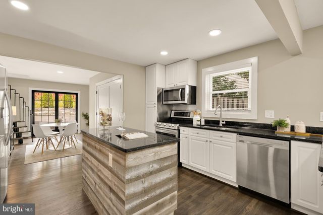 4000 ROBERTS RD, Fairfax, VA 22032