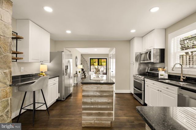 4000 ROBERTS RD, Fairfax, VA 22032