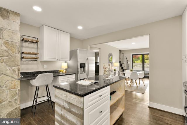 4000 ROBERTS RD, Fairfax, VA 22032