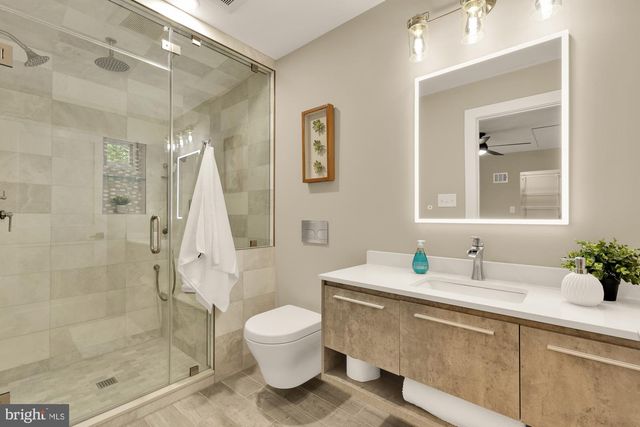 4000 ROBERTS RD, Fairfax, VA 22032