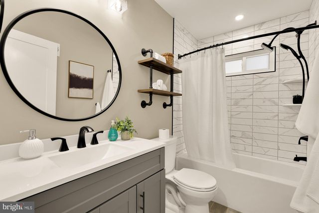 4000 ROBERTS RD, Fairfax, VA 22032