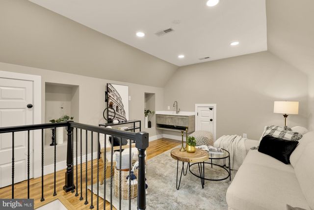 4000 ROBERTS RD, Fairfax, VA 22032