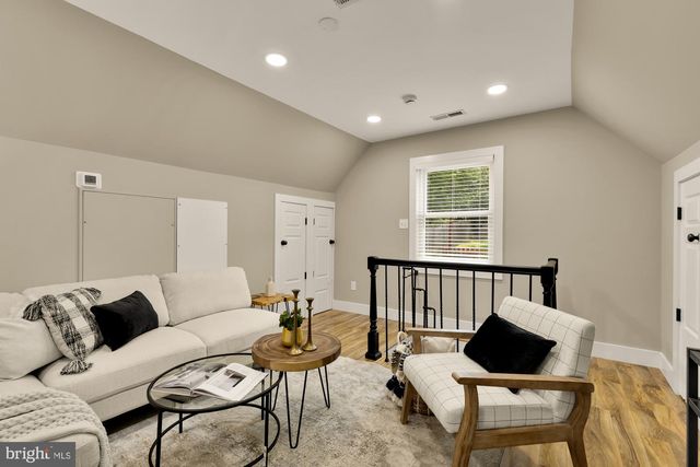 4000 ROBERTS RD, Fairfax, VA 22032