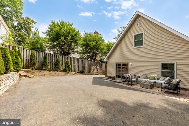 4000 ROBERTS RD, Fairfax, VA 22032