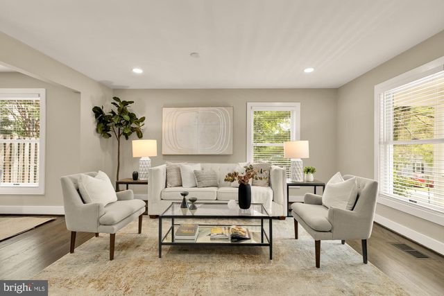 4000 ROBERTS RD, Fairfax, VA 22032