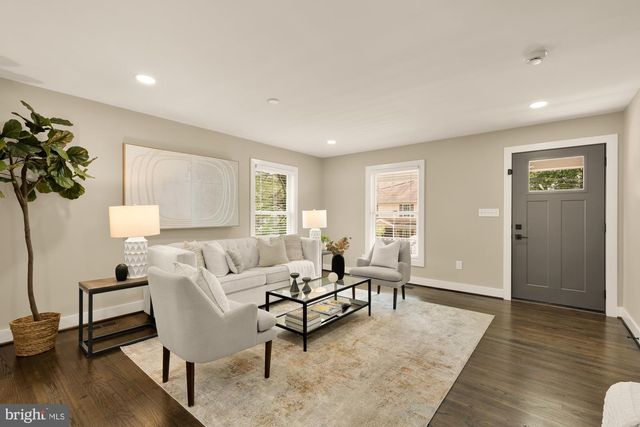 4000 ROBERTS RD, Fairfax, VA 22032