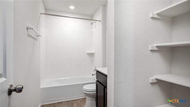 100 Wind Hill, Jarrell, TX 76537