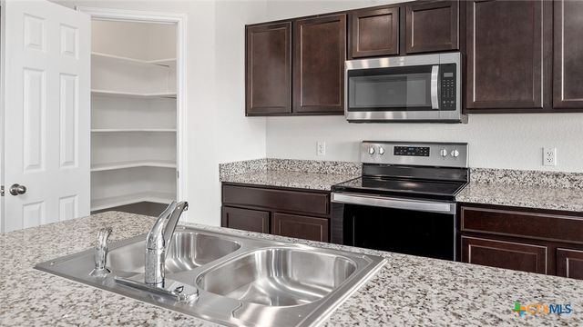 100 Wind Hill, Jarrell, TX 76537