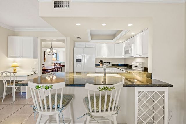 2820 Cardinal Drive 11, Vero Beach, FL 32963