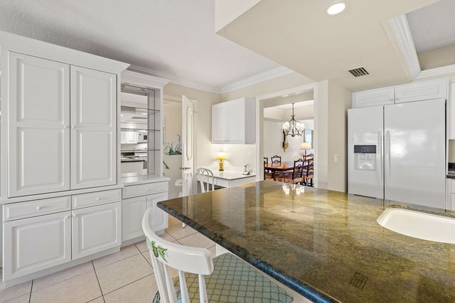 2820 Cardinal Drive 11, Vero Beach, FL 32963