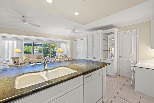 2820 Cardinal Drive 11, Vero Beach, FL 32963