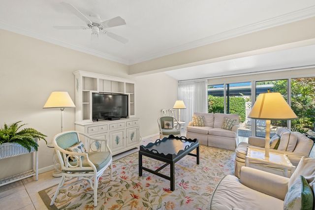 2820 Cardinal Drive 11, Vero Beach, FL 32963