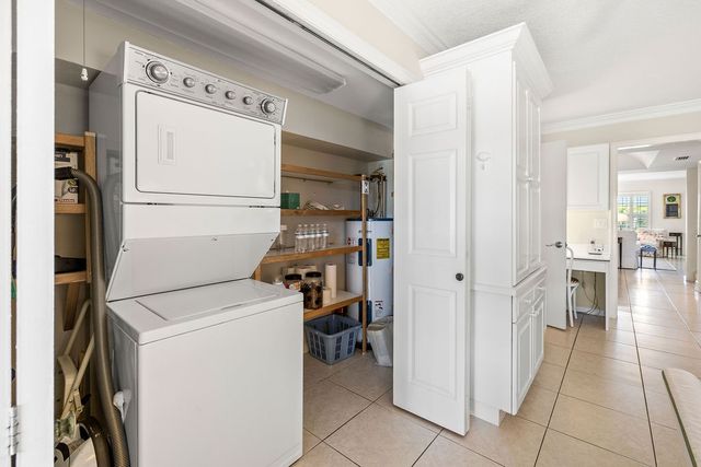 2820 Cardinal Drive 11, Vero Beach, FL 32963