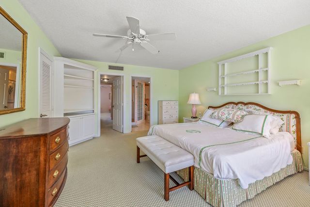 2820 Cardinal Drive 11, Vero Beach, FL 32963