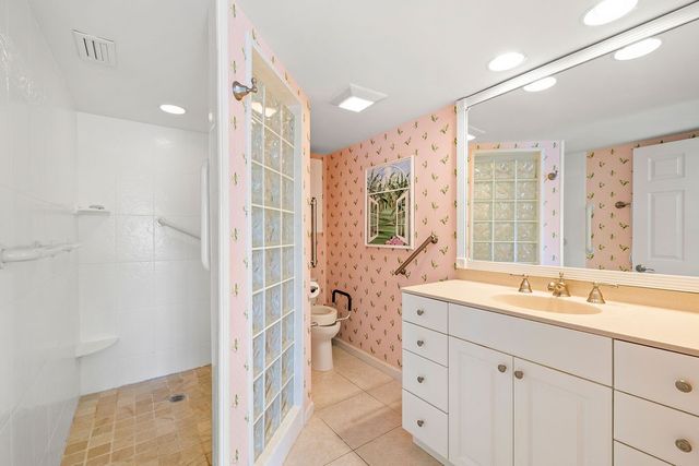 2820 Cardinal Drive 11, Vero Beach, FL 32963