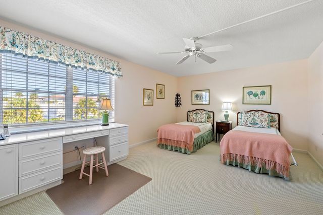 2820 Cardinal Drive 11, Vero Beach, FL 32963