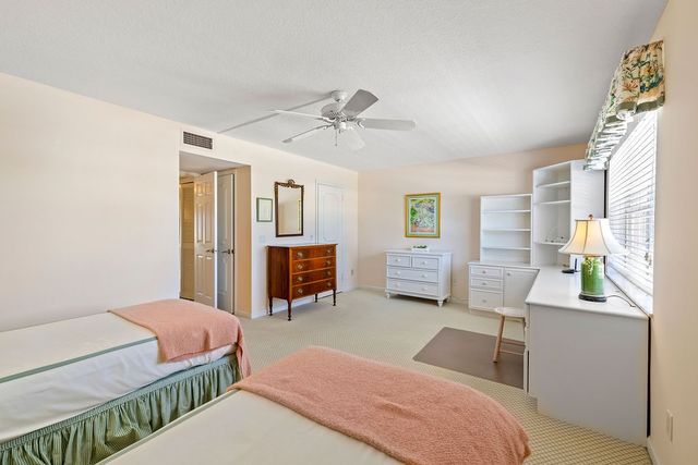 2820 Cardinal Drive 11, Vero Beach, FL 32963