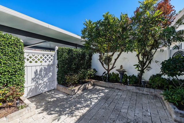 2820 Cardinal Drive 11, Vero Beach, FL 32963