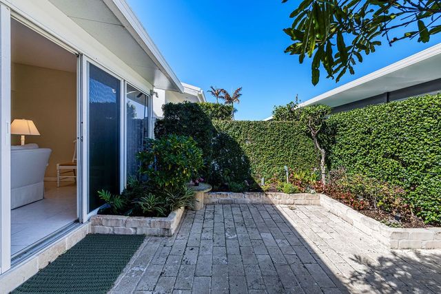 2820 Cardinal Drive 11, Vero Beach, FL 32963