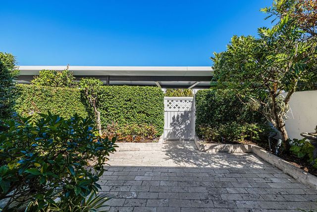 2820 Cardinal Drive 11, Vero Beach, FL 32963