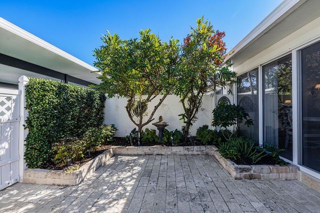 2820 Cardinal Drive 11, Vero Beach, FL 32963