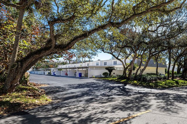 2820 Cardinal Drive 11, Vero Beach, FL 32963