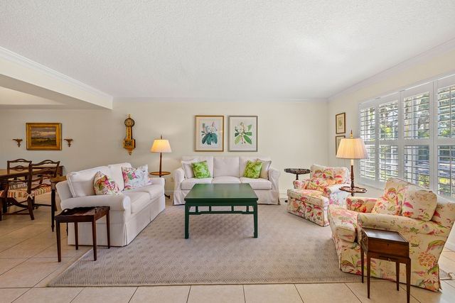 2820 Cardinal Drive 11, Vero Beach, FL 32963