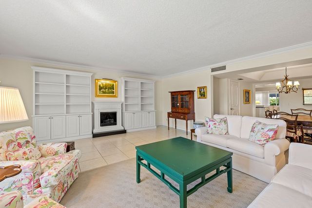 2820 Cardinal Drive 11, Vero Beach, FL 32963