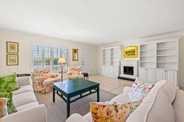 2820 Cardinal Drive 11, Vero Beach, FL 32963