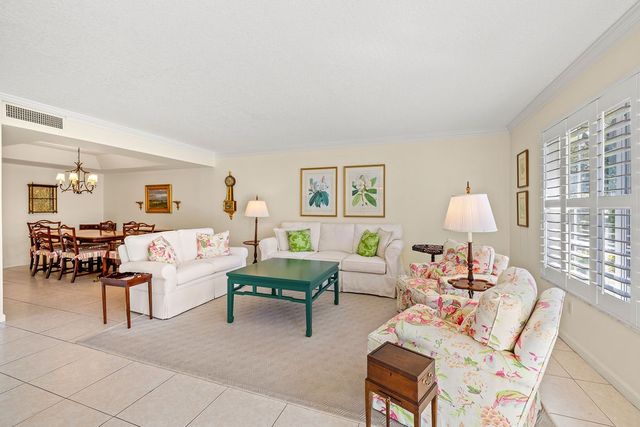 2820 Cardinal Drive 11, Vero Beach, FL 32963