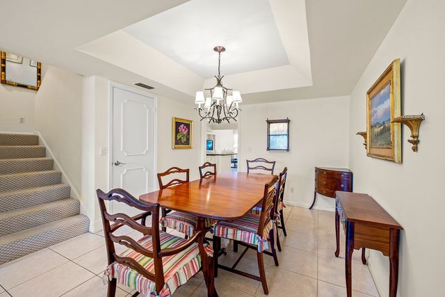 2820 Cardinal Drive 11, Vero Beach, FL 32963