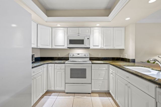 2820 Cardinal Drive 11, Vero Beach, FL 32963