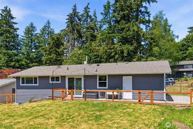 847 NE Michelle Court, Bremerton, WA 98311