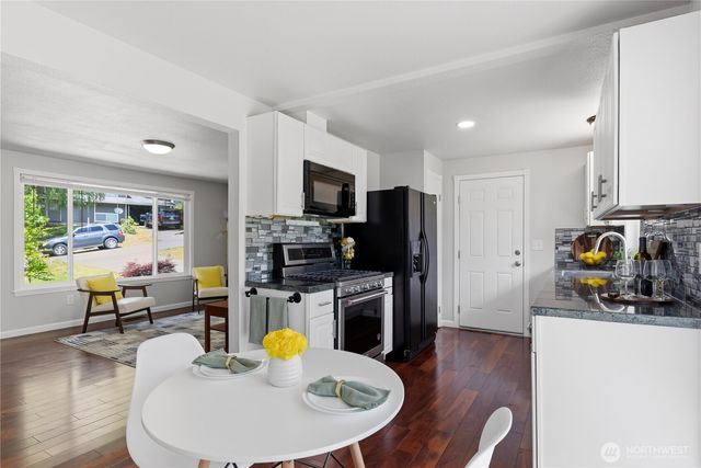 847 NE Michelle Court, Bremerton, WA 98311