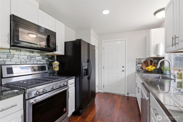 847 NE Michelle Court, Bremerton, WA 98311