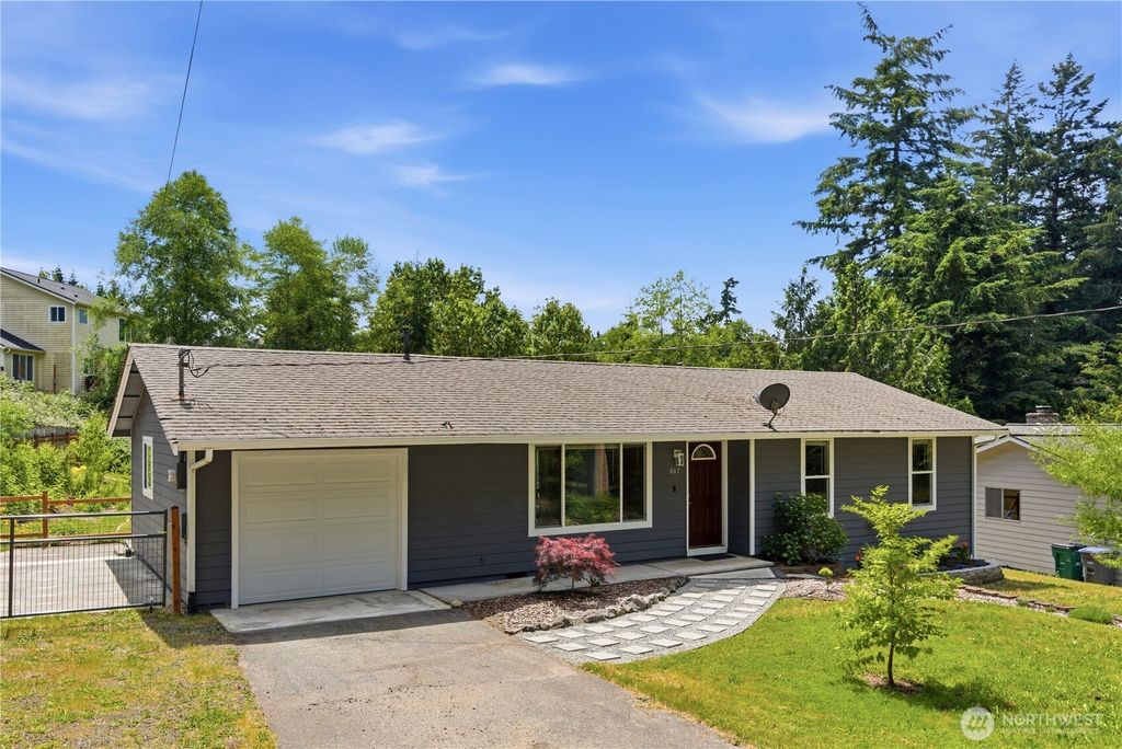 847 NE Michelle Court, Bremerton, WA 98311