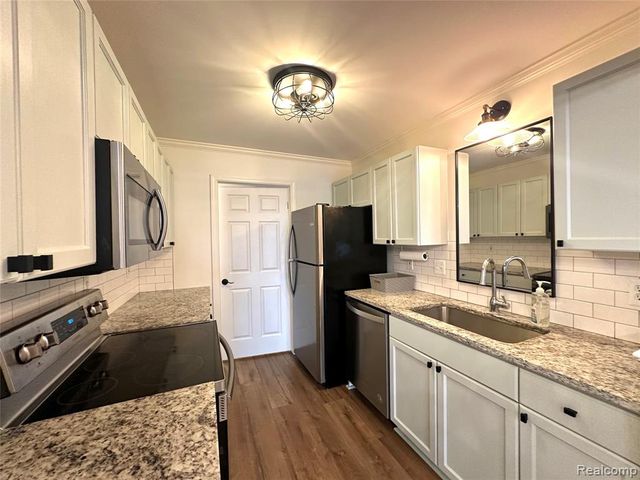 4033 Berkshire Drive, Sterling Heights, MI 48314