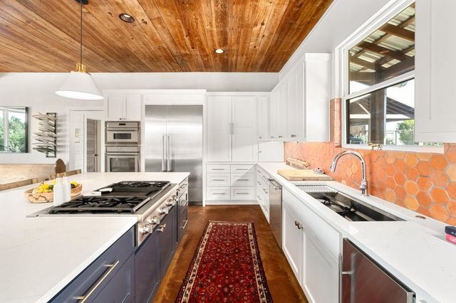 2300 W Fitzhugh Rd, Dripping Springs, TX 78620