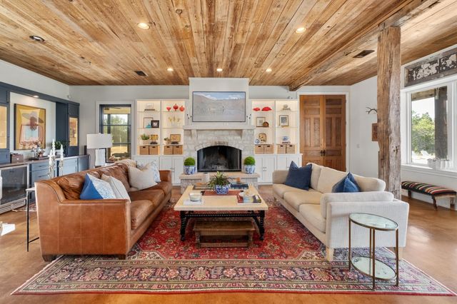 2300 W Fitzhugh Rd, Dripping Springs, TX 78620