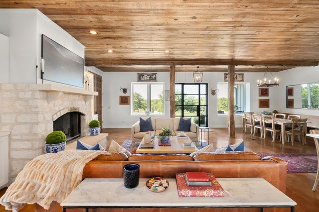 2300 W Fitzhugh Rd, Dripping Springs, TX 78620