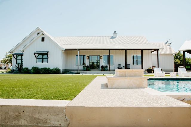 2300 W Fitzhugh Rd, Dripping Springs, TX 78620