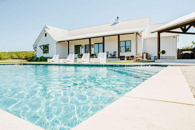 2300 W Fitzhugh Rd, Dripping Springs, TX 78620