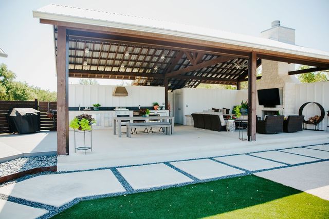 2300 W Fitzhugh Rd, Dripping Springs, TX 78620