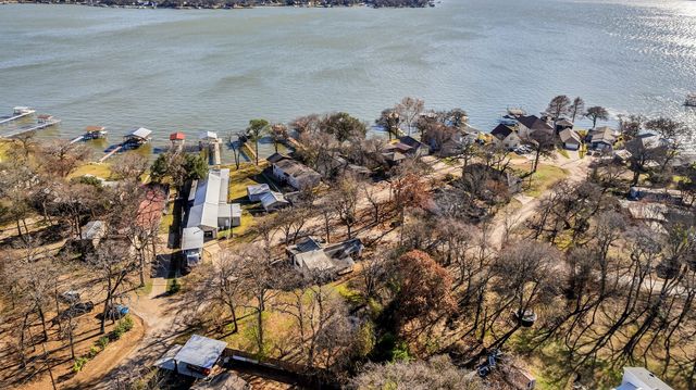 219 Fernwood Drive, Mabank, TX 75156