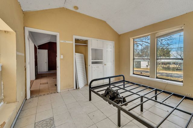 219 Fernwood Drive, Mabank, TX 75156