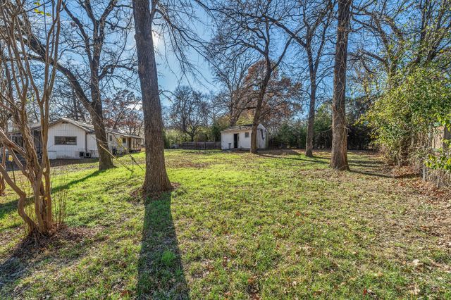 219 Fernwood Drive, Mabank, TX 75156