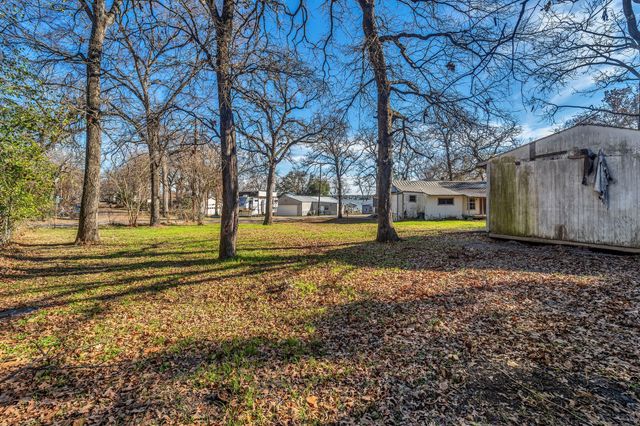 219 Fernwood Drive, Mabank, TX 75156