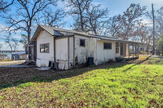 219 Fernwood Drive, Mabank, TX 75156