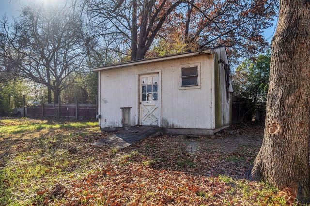 219 Fernwood Drive, Mabank, TX 75156
