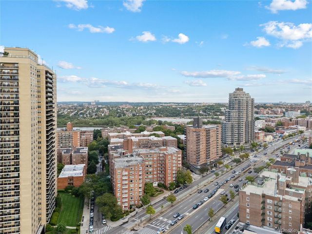 110-45 Queens Blvd 719, Forest Hills, NY 11375